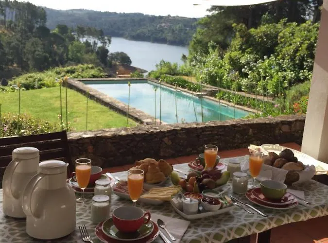 مزرعة للإقامة Quinta Do Troviscal *